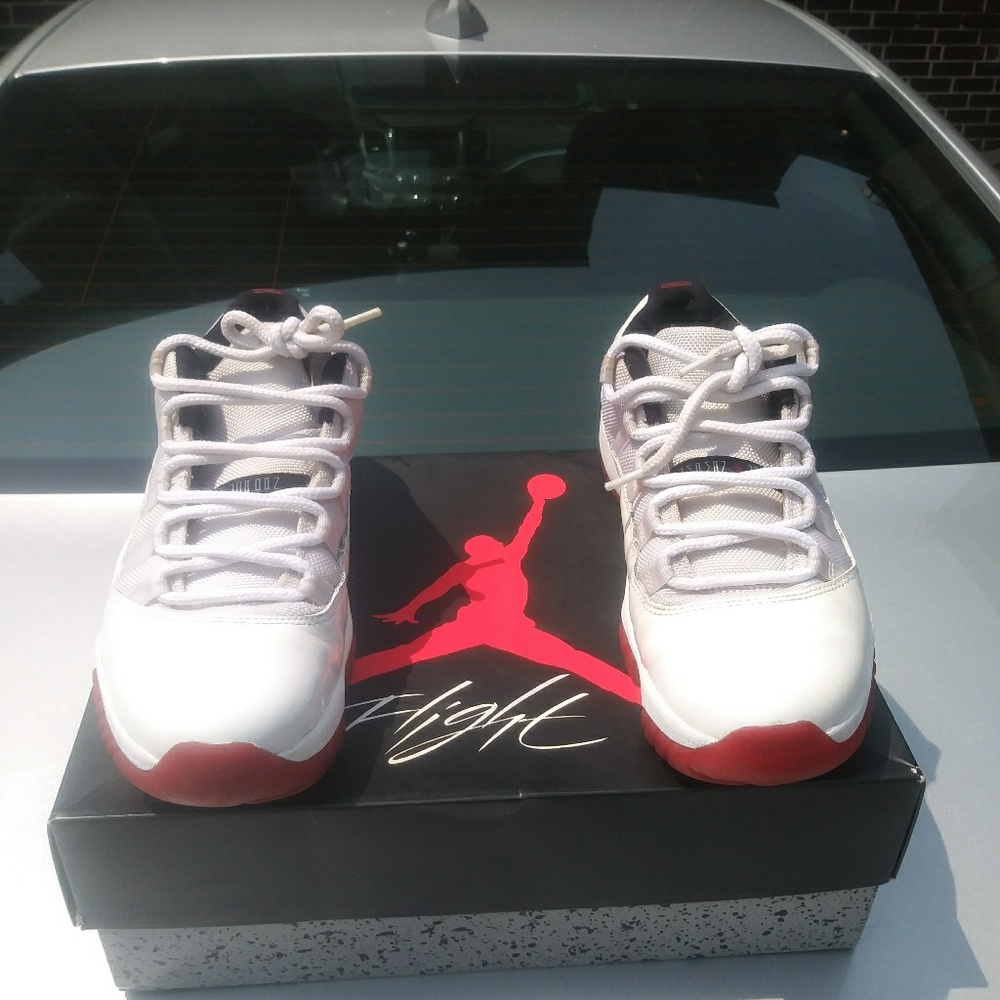 Low Cherry Bottom 11s Size 8